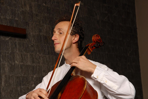 photo de Frédéric Dupuis au violoncelle